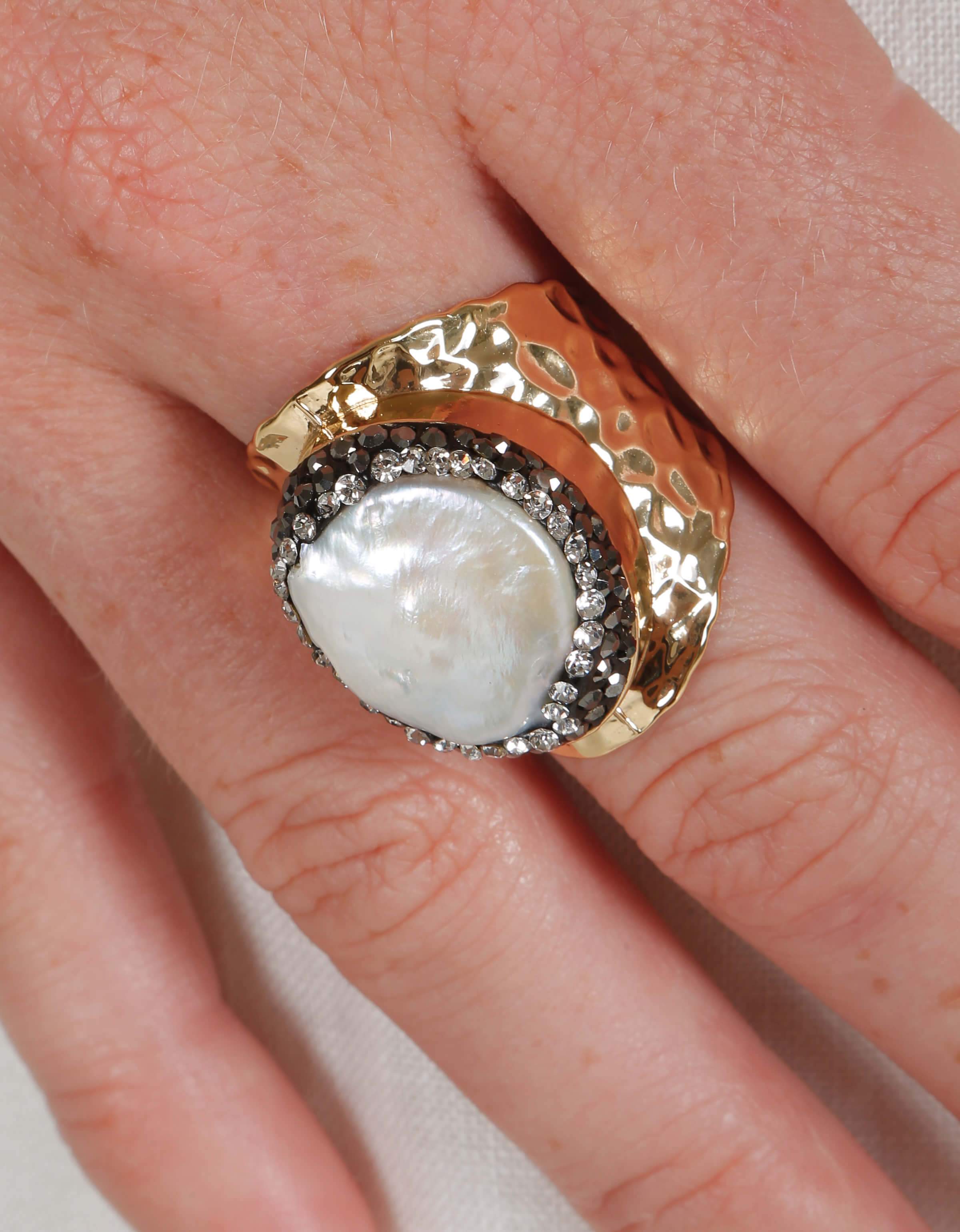 Nacre Pearl Ring IXIAH - Nacre Pearl Ring