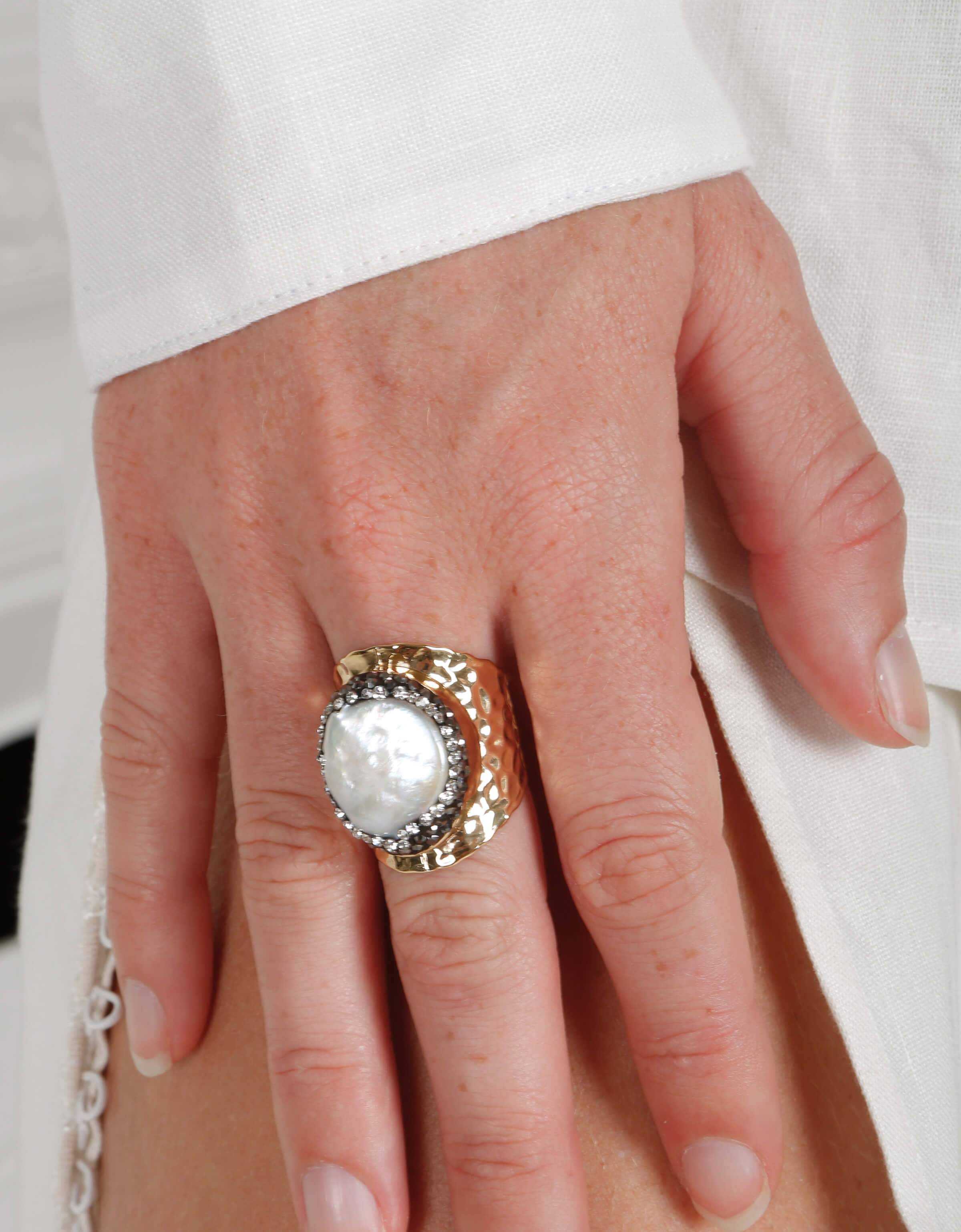 Nacre Pearl Ring IXIAH - Nacre Pearl Ring