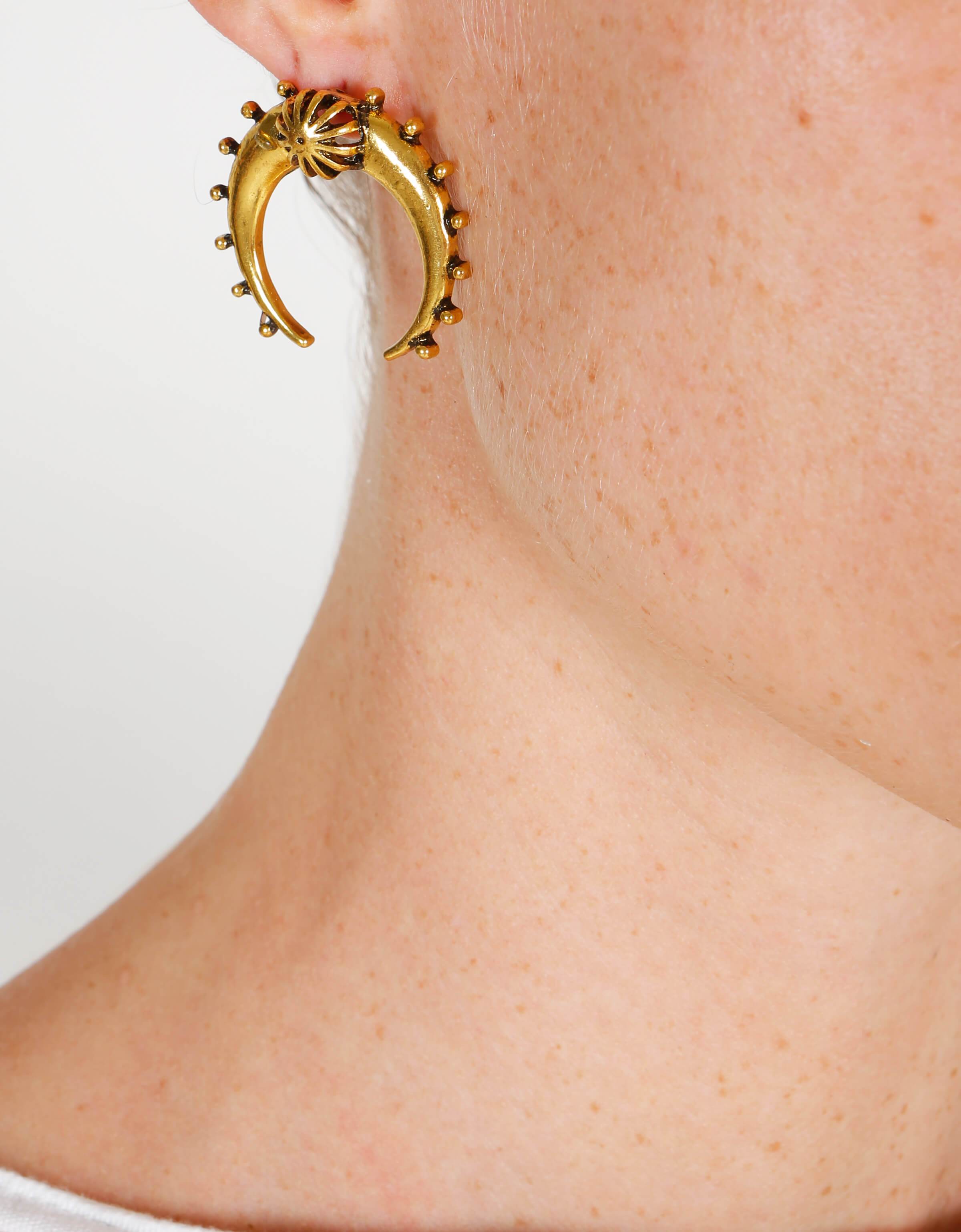 Outbreaker Studs IXIAH - Outbreaker Studs