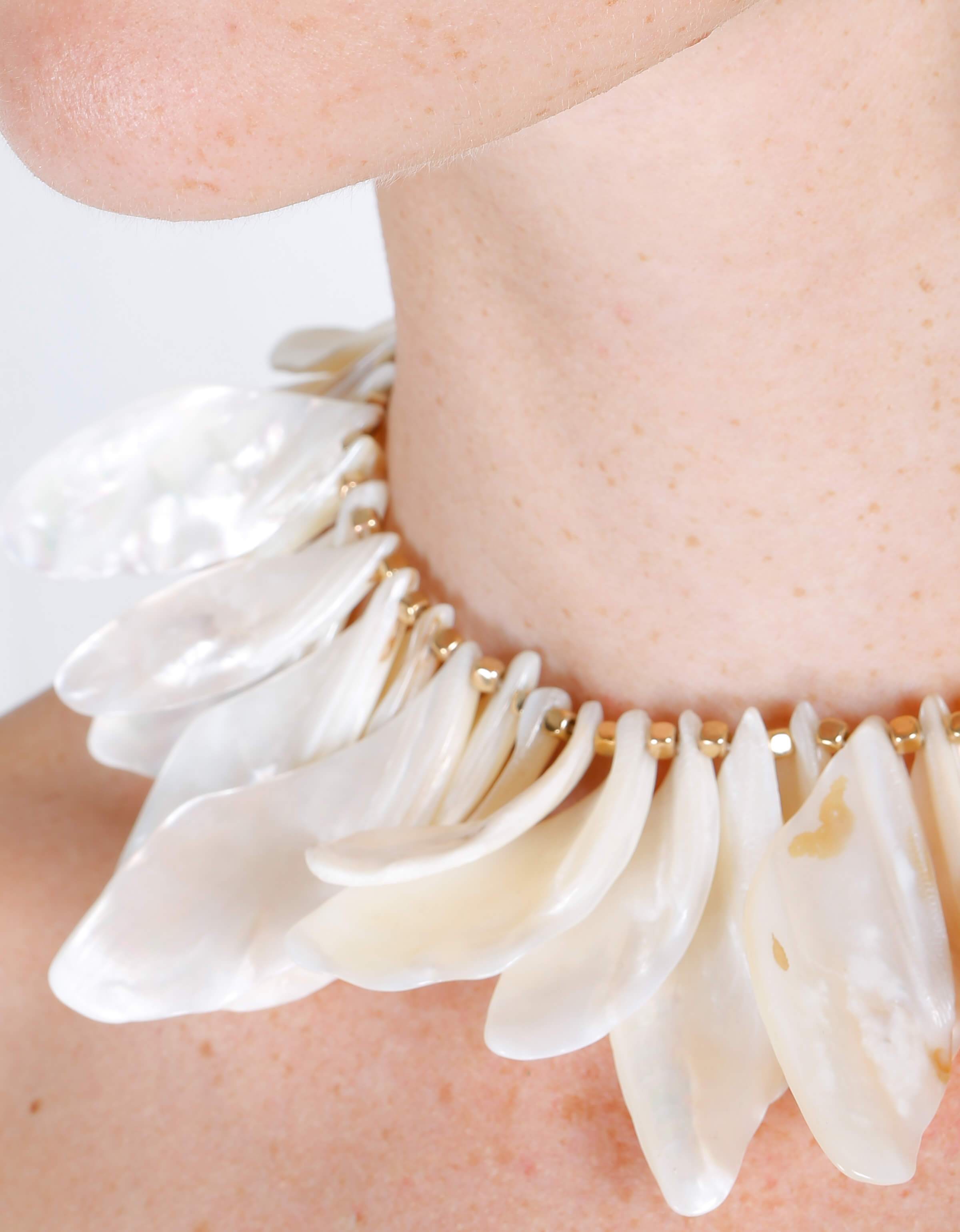 SEASIDE PEARL SHELL CHOKER IXIAH - SEASIDE PEARL SHELL CHOKER