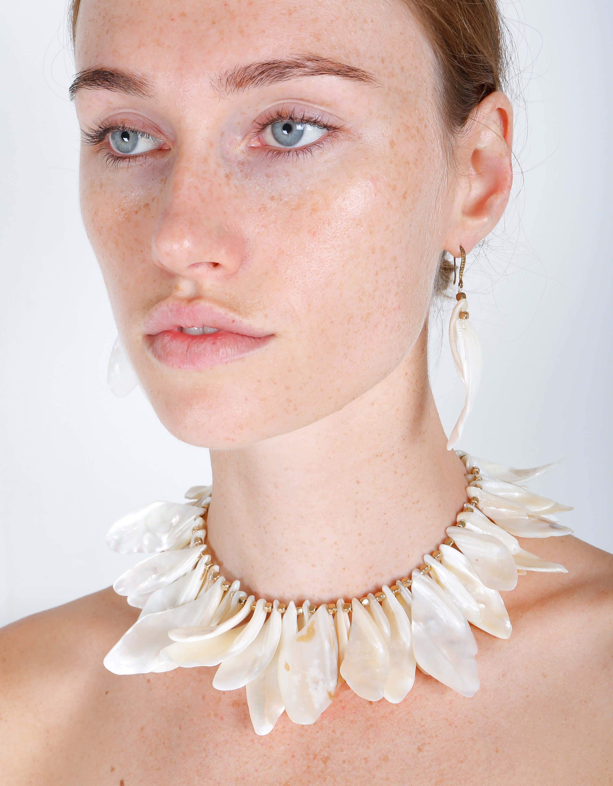 SEASIDE PEARL SHELL CHOKER IXIAH - SEASIDE PEARL SHELL CHOKER