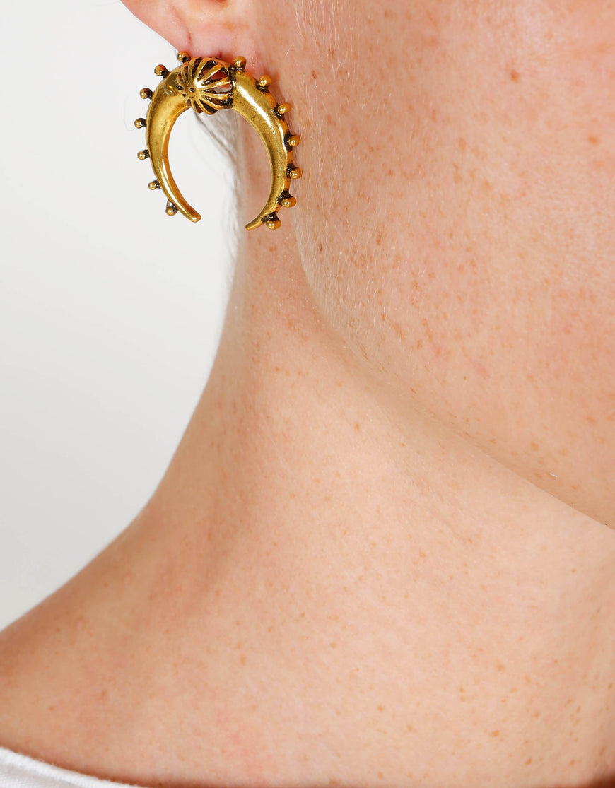 IXIAH - Outbreaker Studs