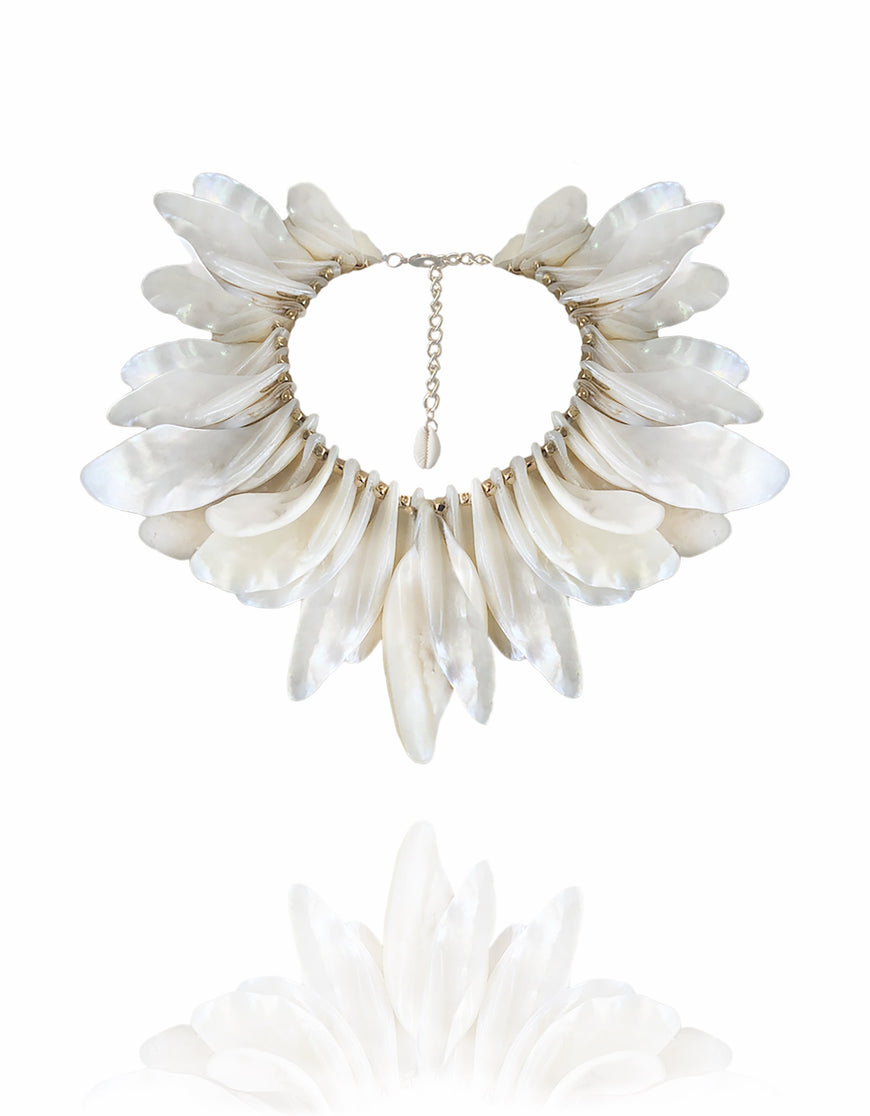 SEASIDE PEARL SHELL CHOKER
